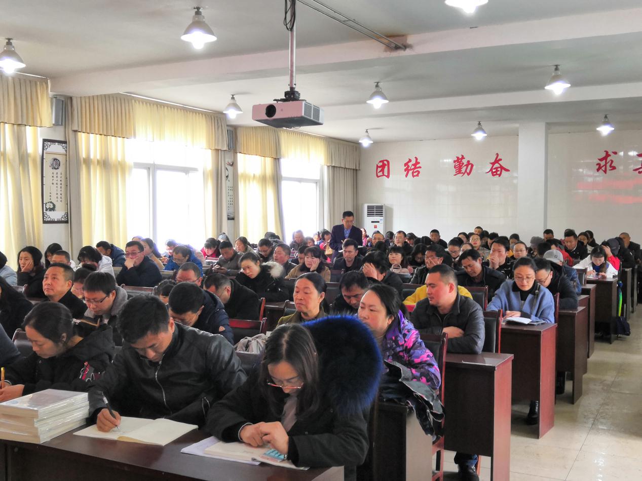 加強(qiáng)業(yè)務(wù)培訓(xùn)，切實(shí)提高業(yè)務(wù)素質(zhì)