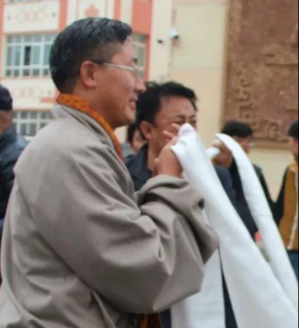 厲害了，央視媒體走進(jìn)若爾蓋藏文中學(xué)