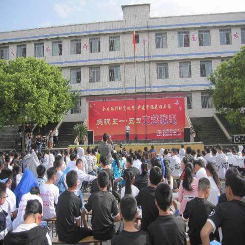 石湍中學(xué)中考分?jǐn)?shù)線是多少？