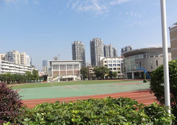 四川大學附屬中學地理位置和咨詢電話是？