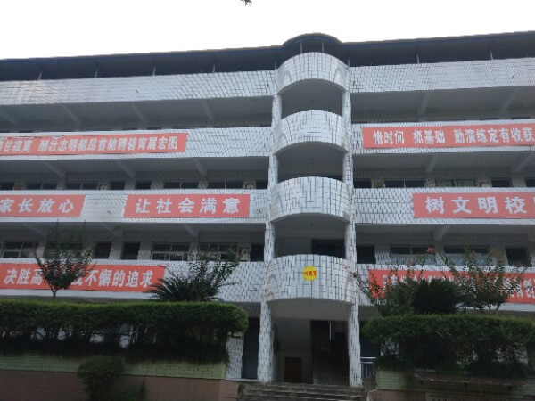 資中龍結(jié)中學(xué)2017年高中招生對(duì)接會(huì)圓滿(mǎn)召開(kāi)