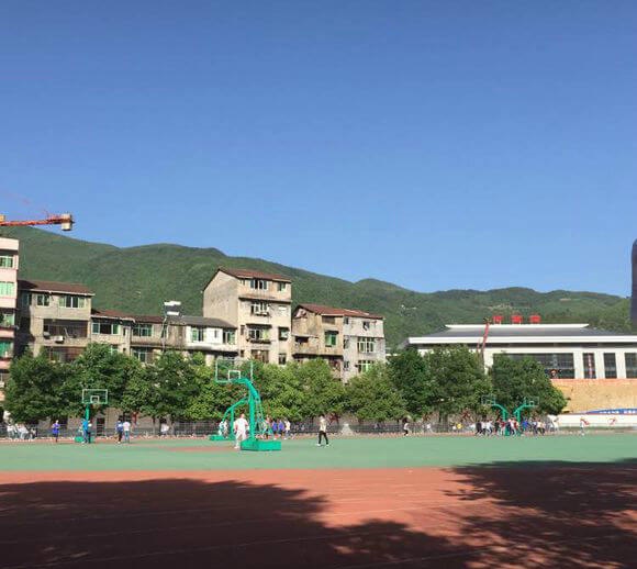萬源三中地址在哪里？