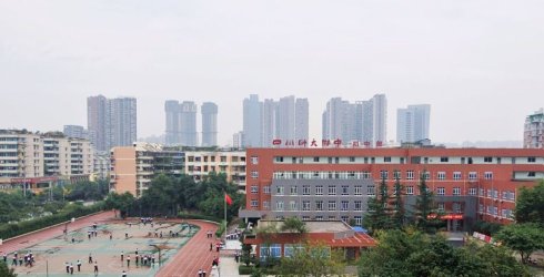 四川師范大學(xué)附屬中學(xué)地理位置在哪里？