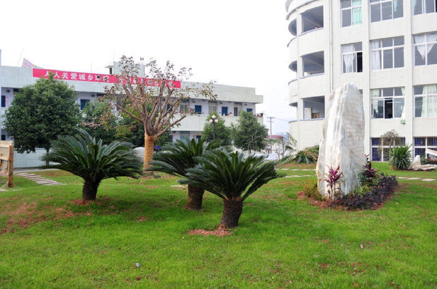 賈家中學聯(lián)系方式是多少？
