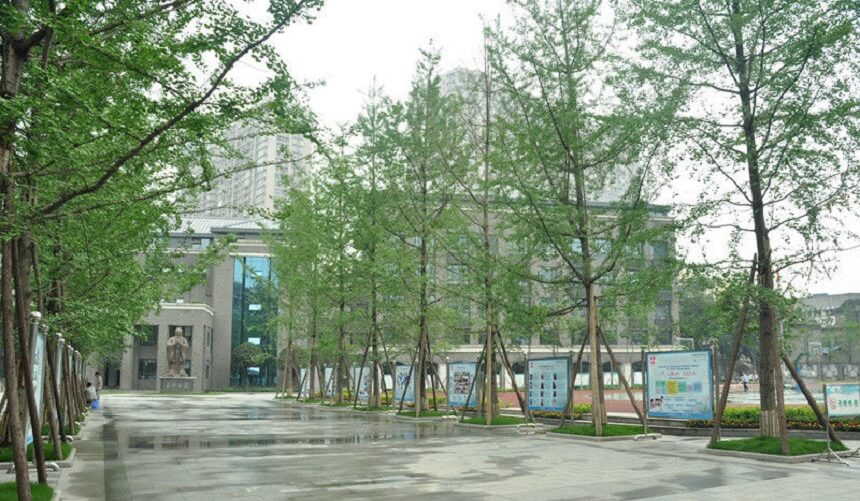 成都樹德中學(xué)光華校區(qū)地理位置在哪里？