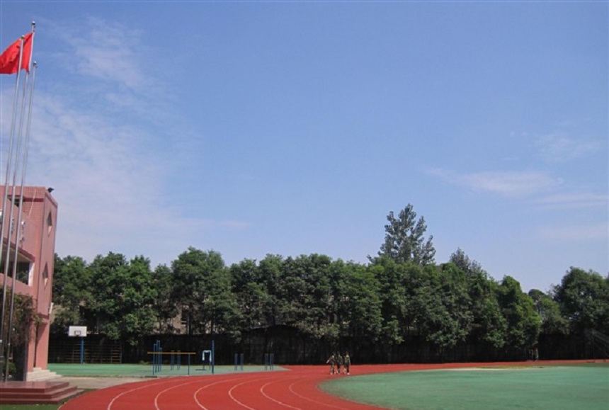 成都三十六中環(huán)境好不好？住宿呢？