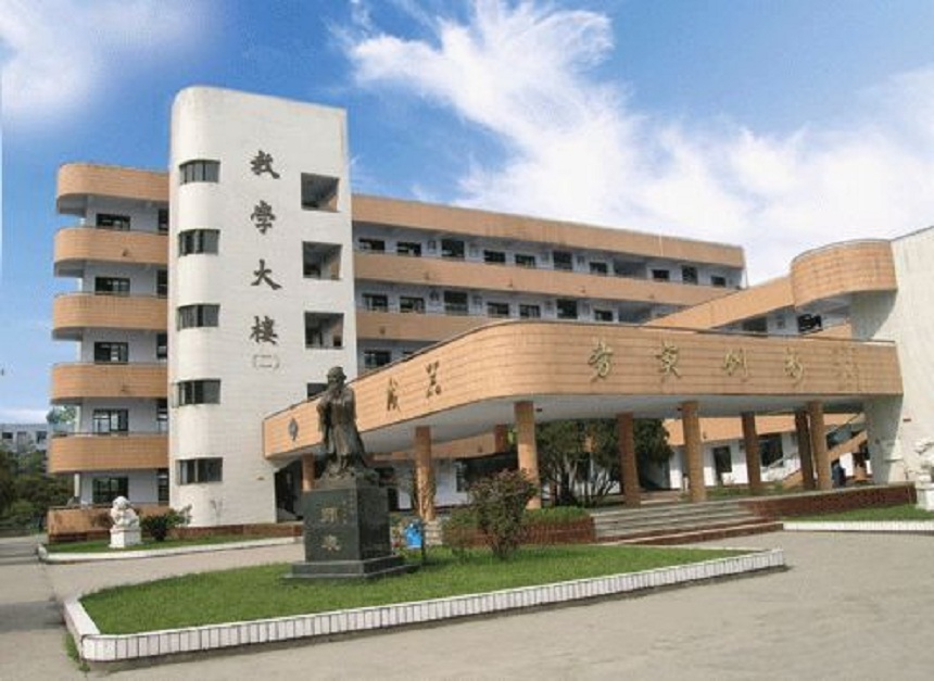 西南交通大學(xué)附屬中學(xué)學(xué)校環(huán)境好不好？