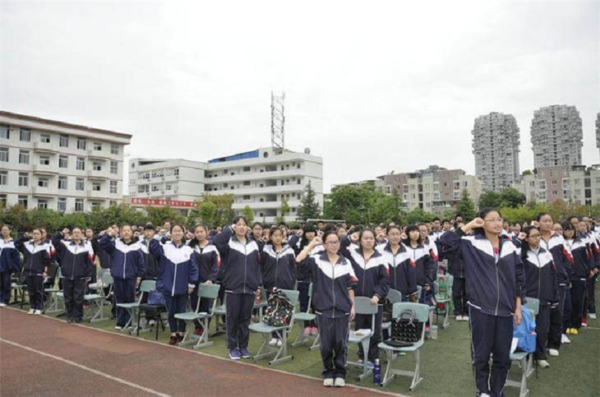 龍泉二中校園環(huán)境好不好？