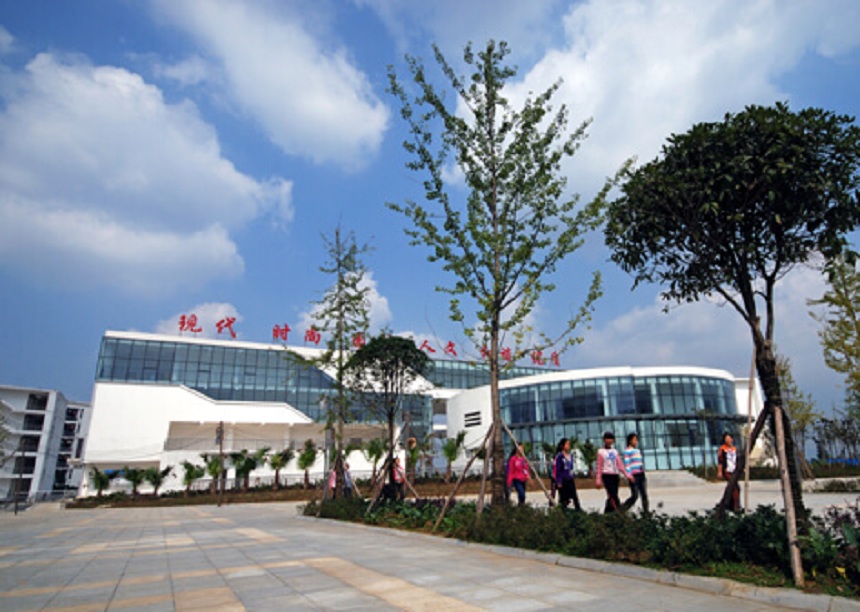 成都經(jīng)濟技術開發(fā)區(qū)實驗中學校園環(huán)境好不好？