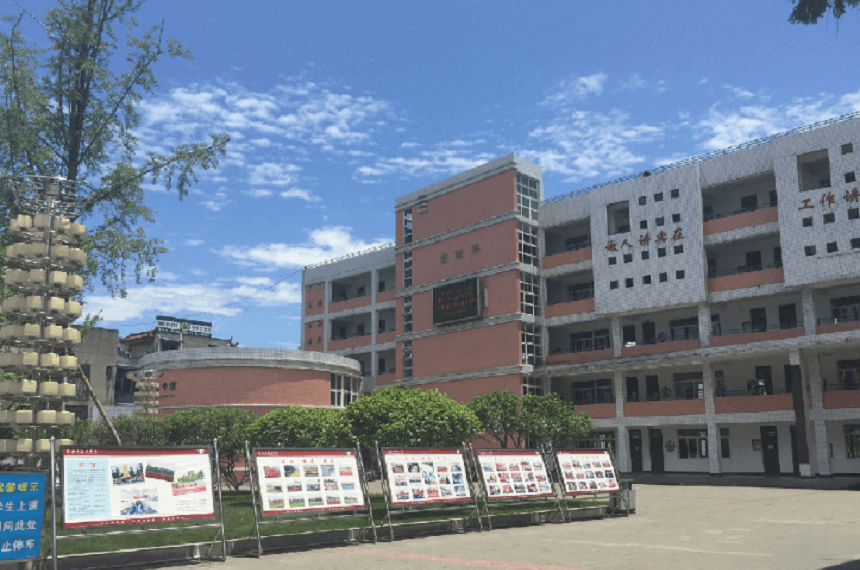 成都市籍田中學(xué)是公辦還是民辦？