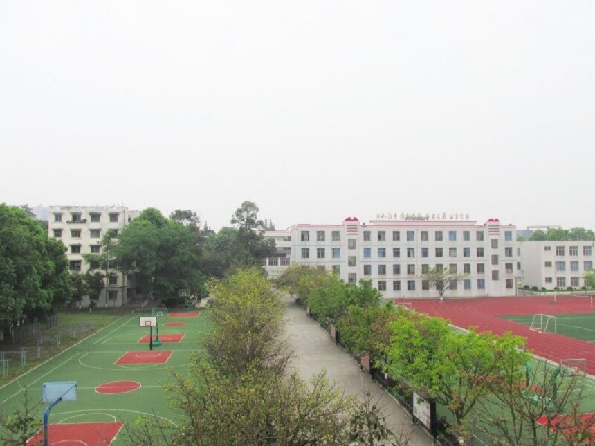 青白江中學(xué)環(huán)境好不好？