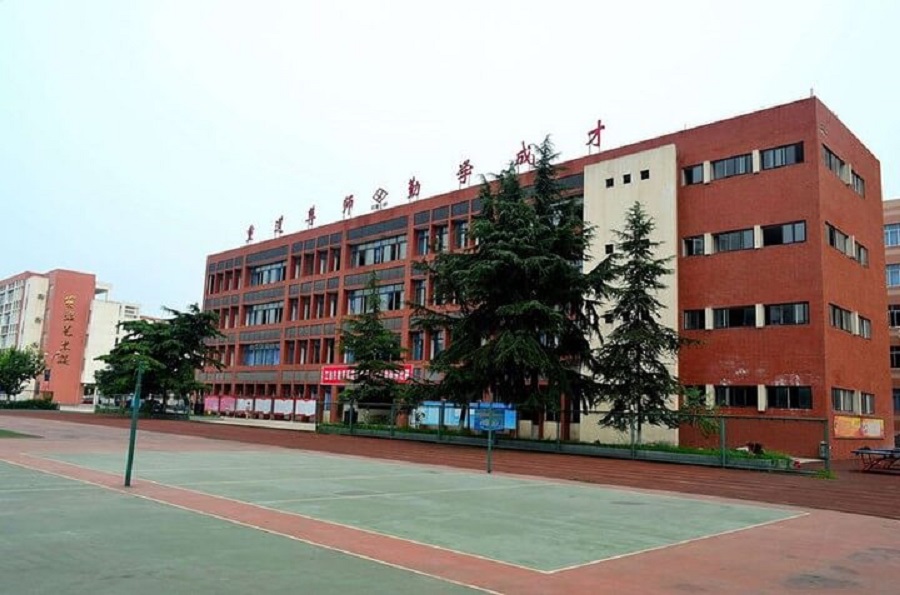 江油一中是公辦院校嗎？