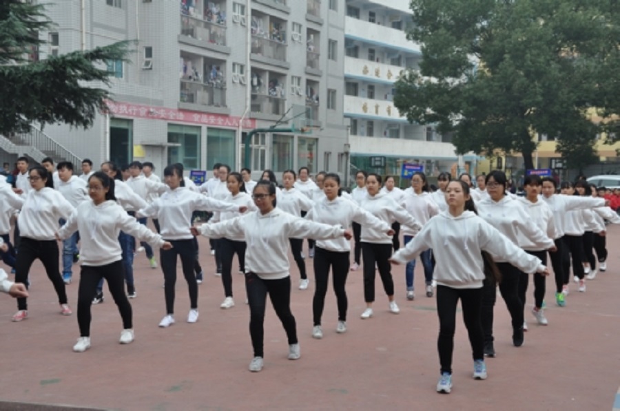 綿陽市第三中學(xué)學(xué)費貴不貴？