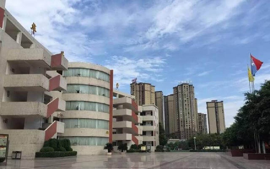 華興中學(xué)是民辦嗎？