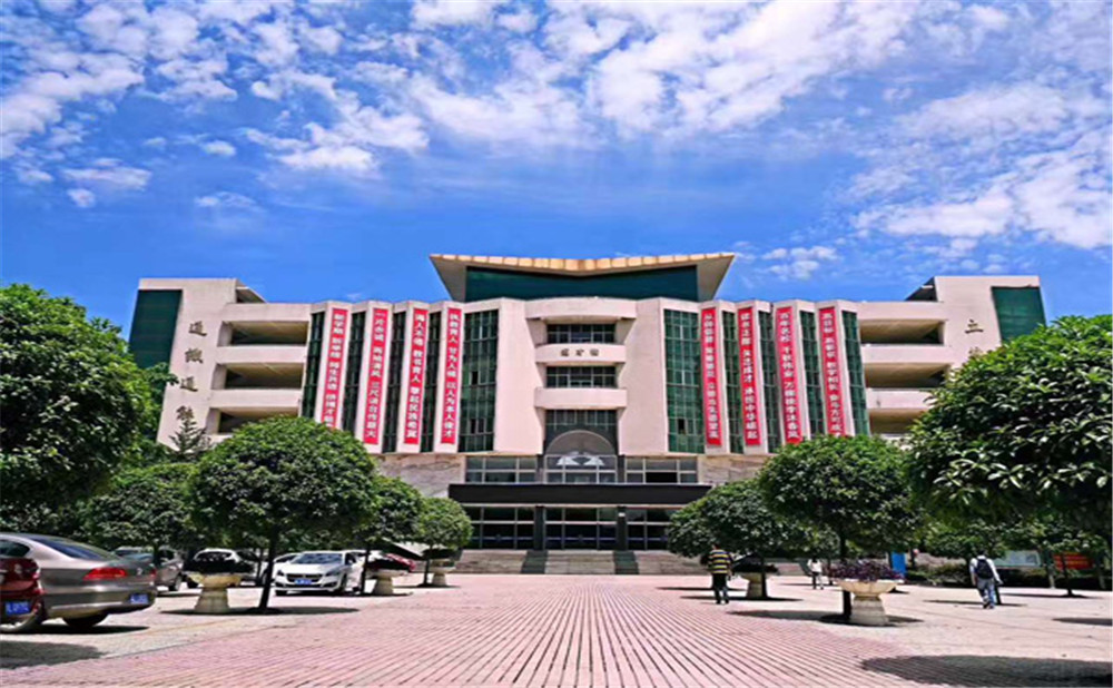 五通橋中學(xué)校園環(huán)境怎么樣？
