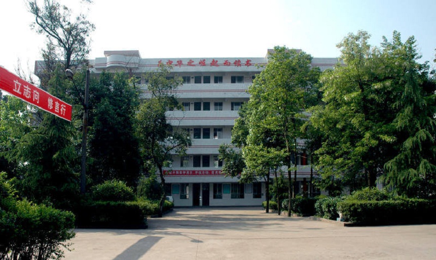 龍臺(tái)中學(xué)具體地址在哪？