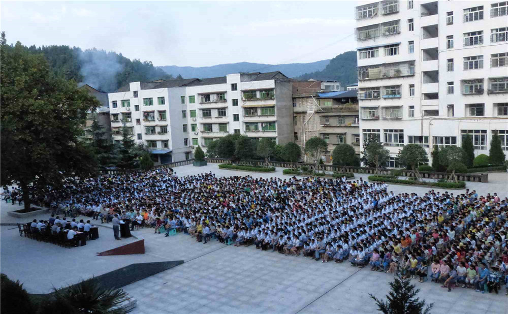 平昌縣響灘中學(xué)學(xué)校地址在哪里？