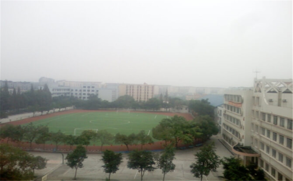 瀘化中學是公辦的嗎？