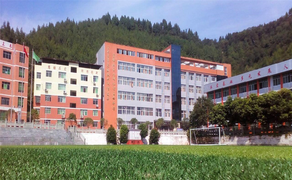 平昌縣駟馬中學(xué)學(xué)校環(huán)境怎么樣？