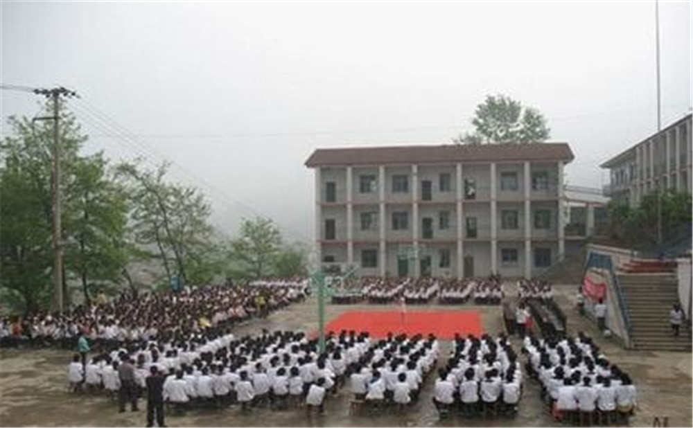 萬源市第二中學環(huán)境怎么樣、好嘛？