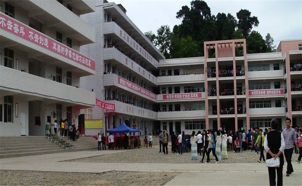 玉山中學(xué)學(xué)校詳細(xì)地址在什么地方？