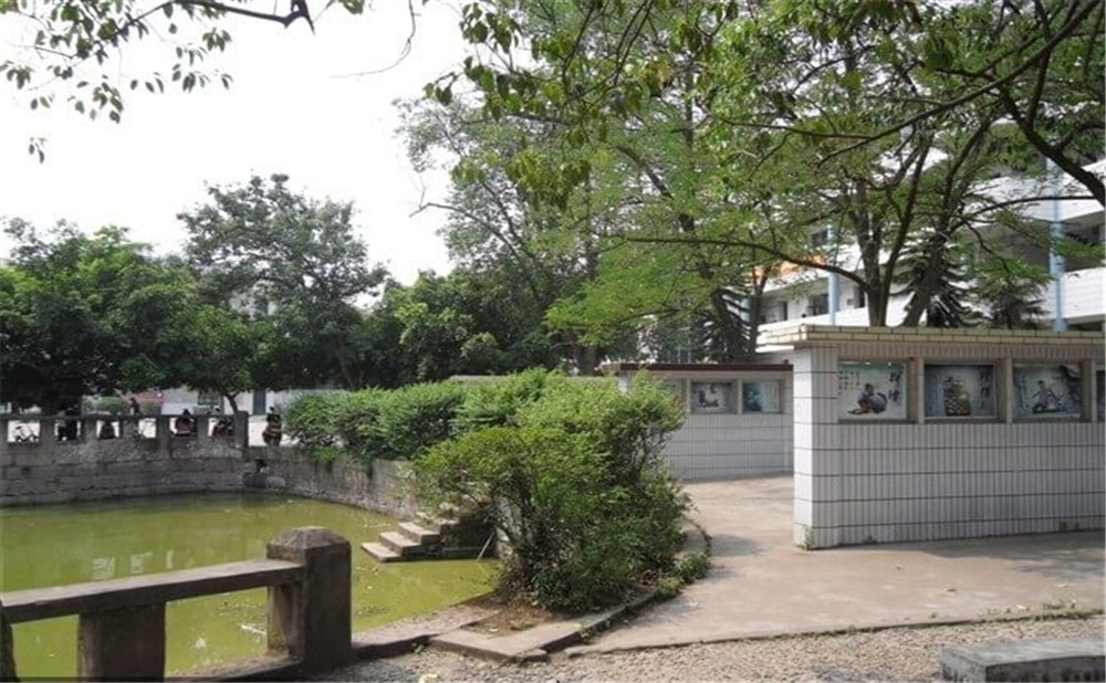 自貢市牛佛中學2020年的收費標準