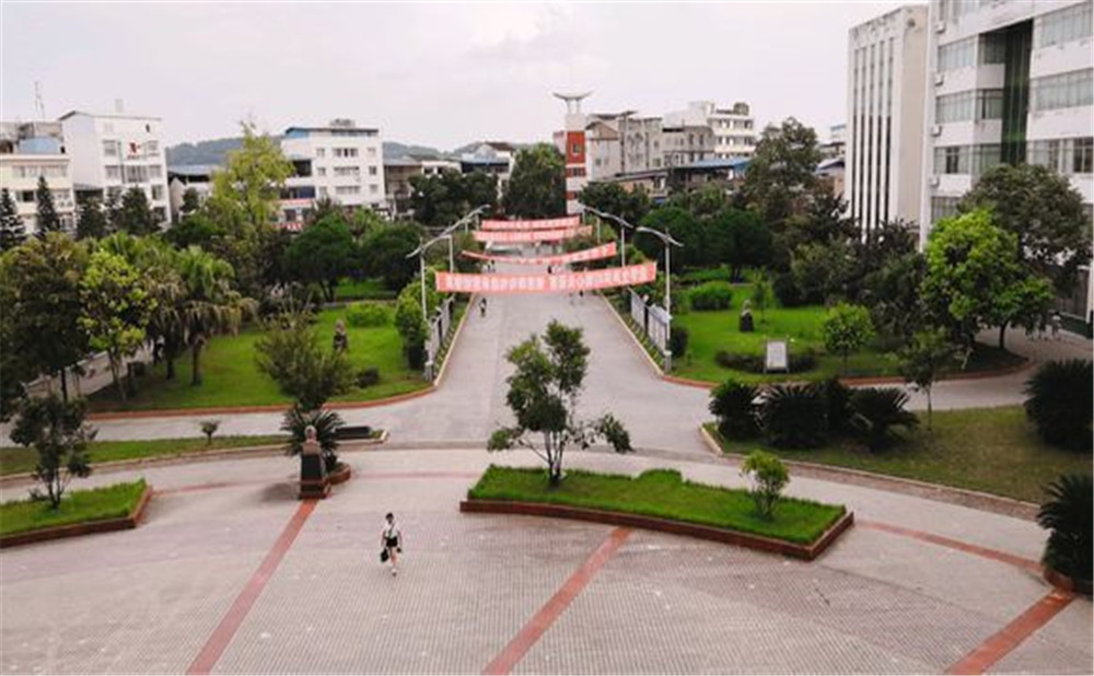 柳樹(shù)中學(xué)的招生電話(huà)是多少？