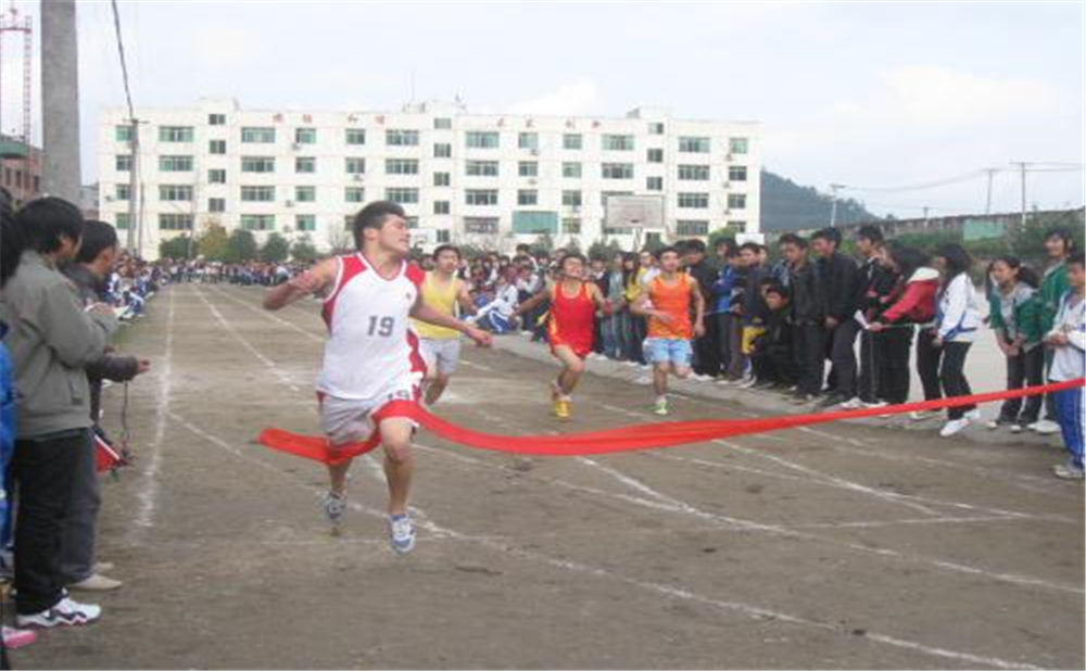 花叢中學(xué)學(xué)校詳細地址在什么地方？