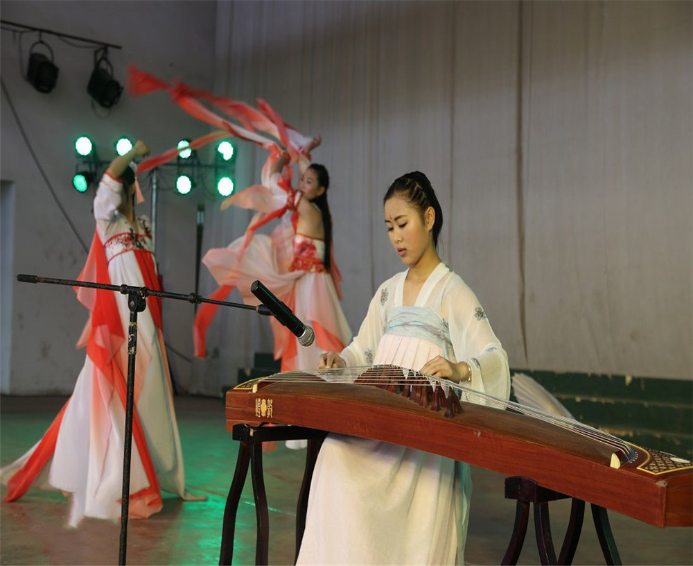 渠縣中學(xué)學(xué)校的環(huán)境怎么樣？