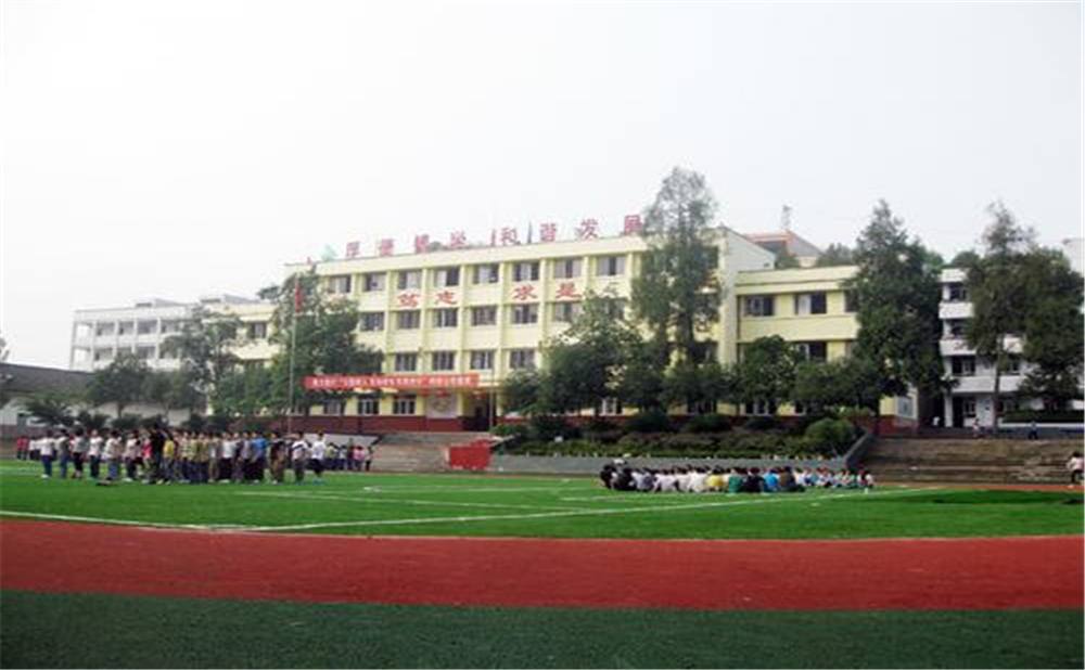 巴州區(qū)茶壩中學(xué)學(xué)校環(huán)境怎么樣？