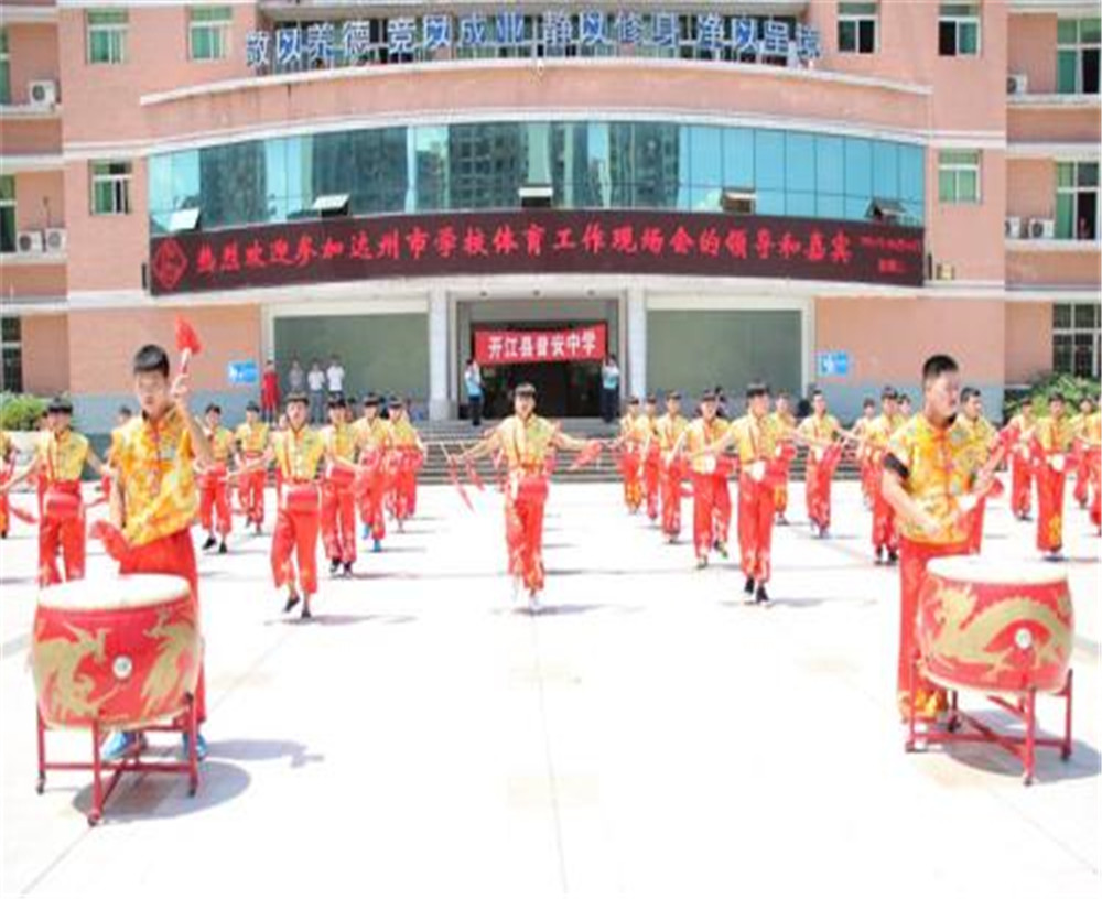 開江縣普安中學(xué)2020年的學(xué)費是多少？