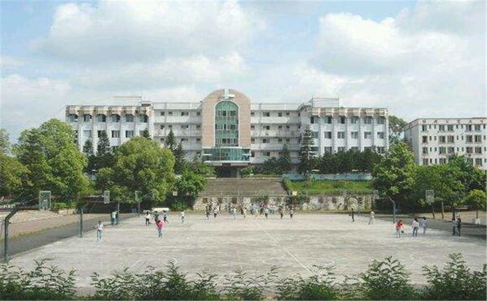 內(nèi)江十中學校環(huán)境怎么樣？