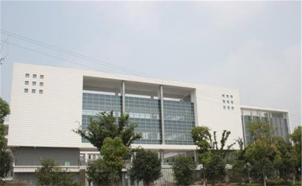 武勝飛龍中學(xué)是一所公辦學(xué)校嗎？