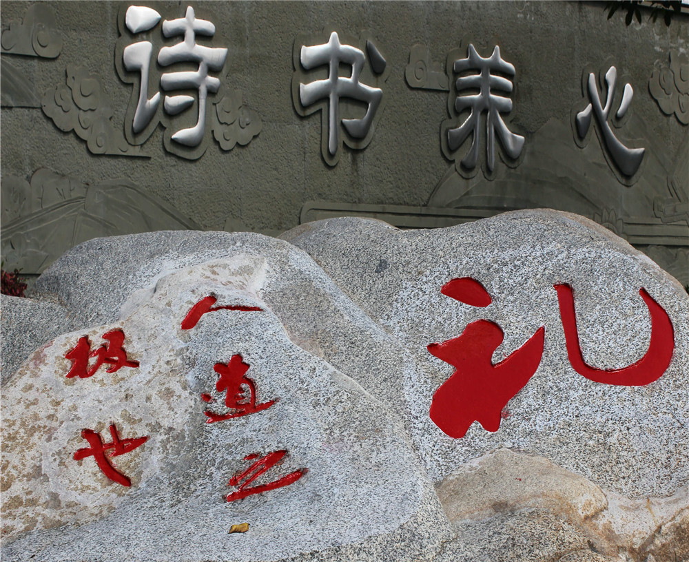 攀枝花市大河中學(xué)校招辦電話是多少？
