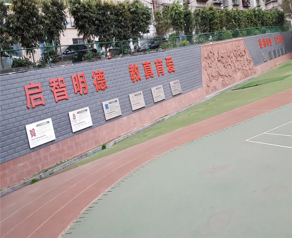 攀枝花市外國(guó)語(yǔ)學(xué)校2020年學(xué)校學(xué)費(fèi)多少錢一年？