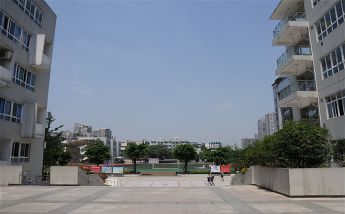 成都鐵路中學(xué)高中部的錄取分?jǐn)?shù)是多少？