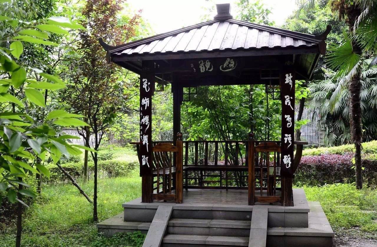 成都十八中一年的學(xué)費是多少？
