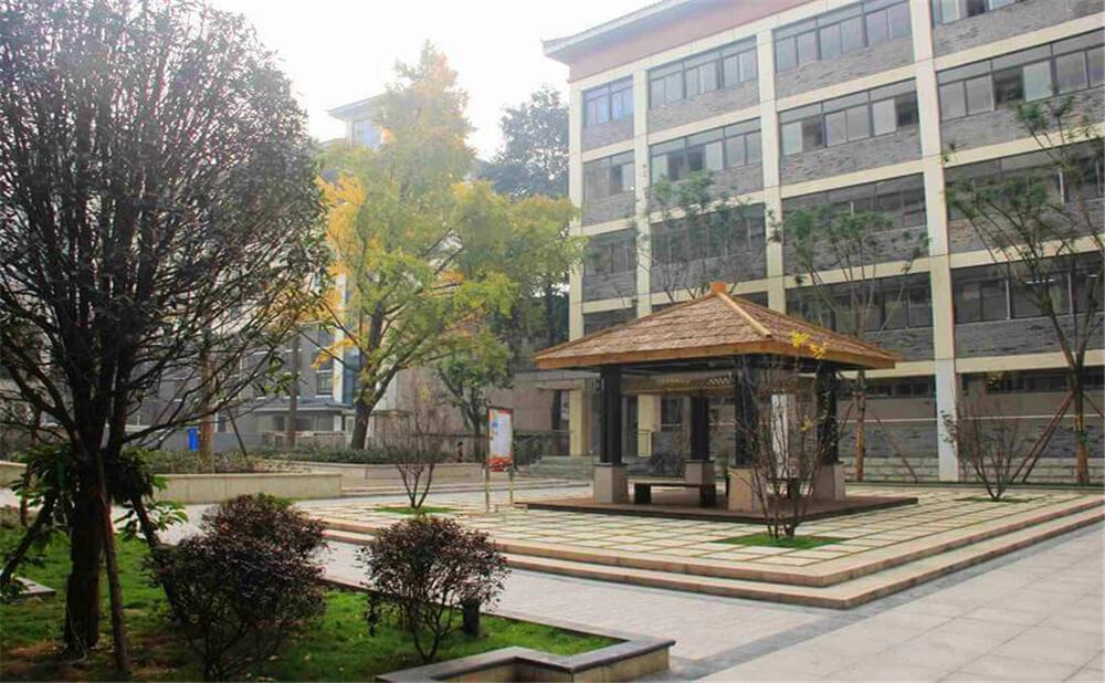 成都市西北中學(xué)的老師怎么樣？
