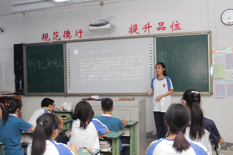 成都石室外國語學校一年的學費是多少？