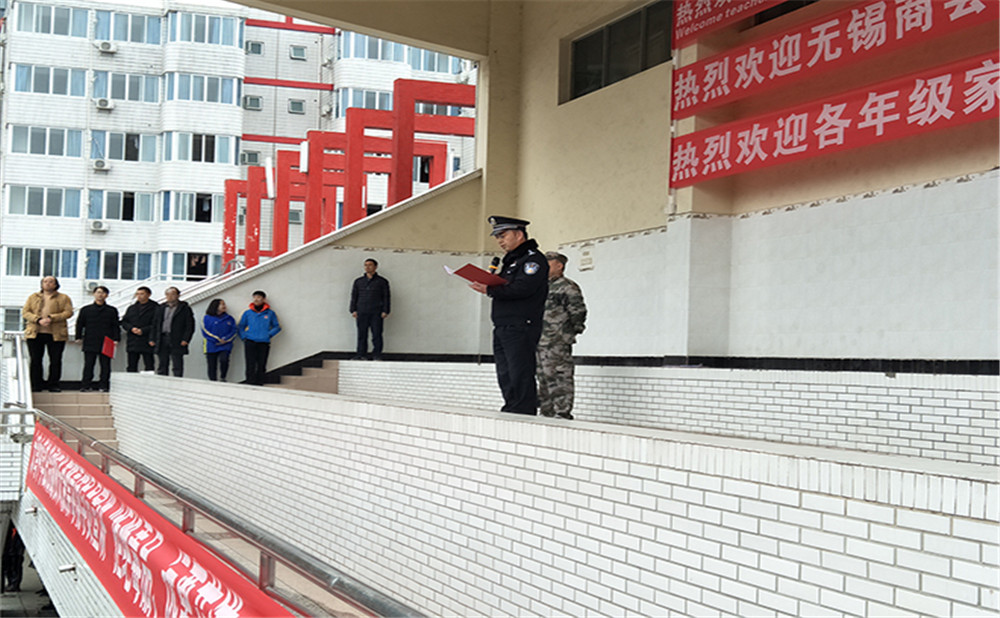 大彎中學外招生一年的學費是多少？