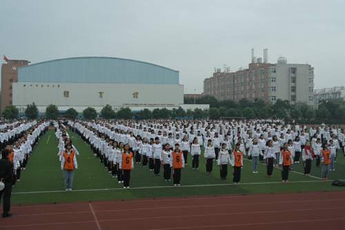 彭州中學(xué)的招生計(jì)劃是多少？