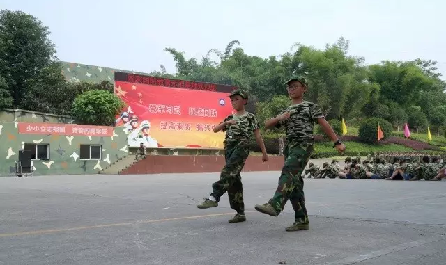 蒲江中學(xué)的一年學(xué)費(fèi)是多少錢？