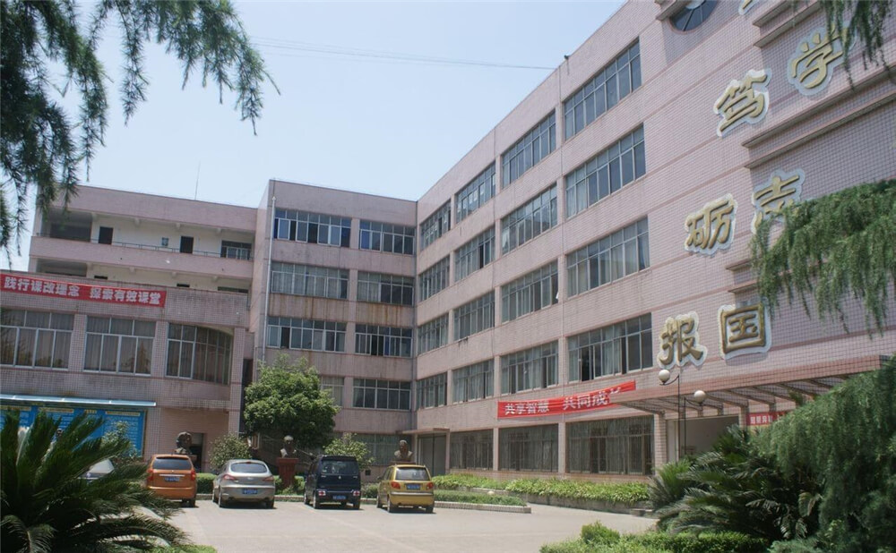 高埂中學的去年錄取分數(shù)線是多少分？
