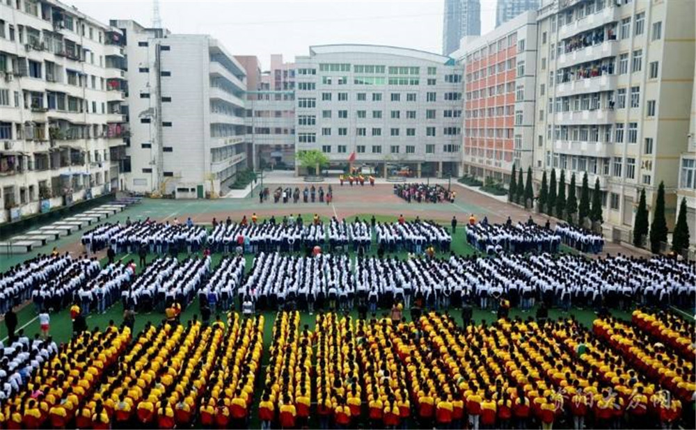 陽(yáng)安中學(xué)招生一年的學(xué)費(fèi)是多少？