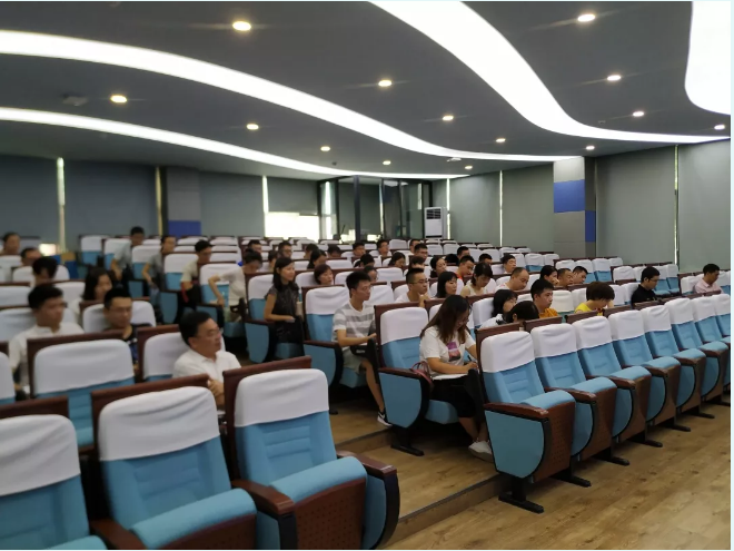 北京第二外國語學(xué)校成都附屬中學(xué)的學(xué)費是多少？			 			