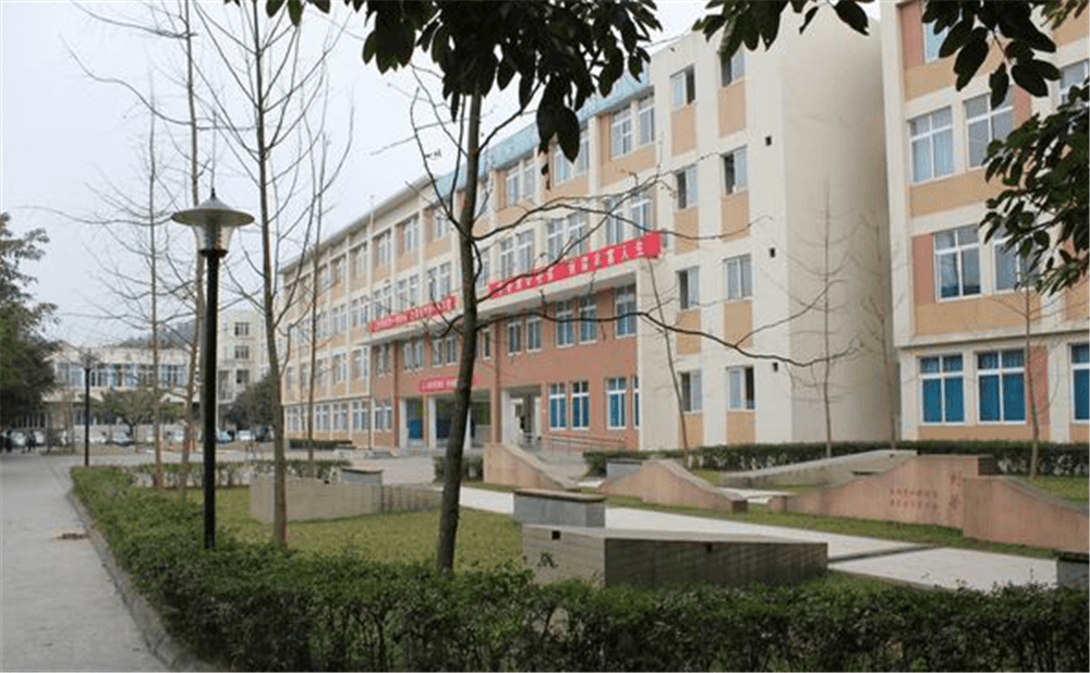 成都列五中學(xué)的高中住宿怎么樣？
