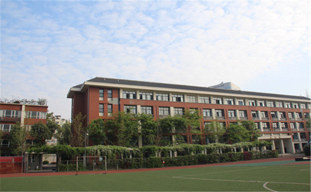 成都七中八一學(xué)校近三年的錄取分?jǐn)?shù)是多少？