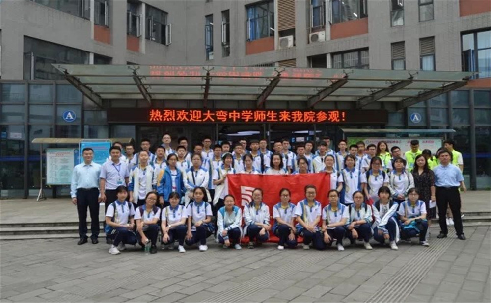大彎中學招生一年的學費是多少？