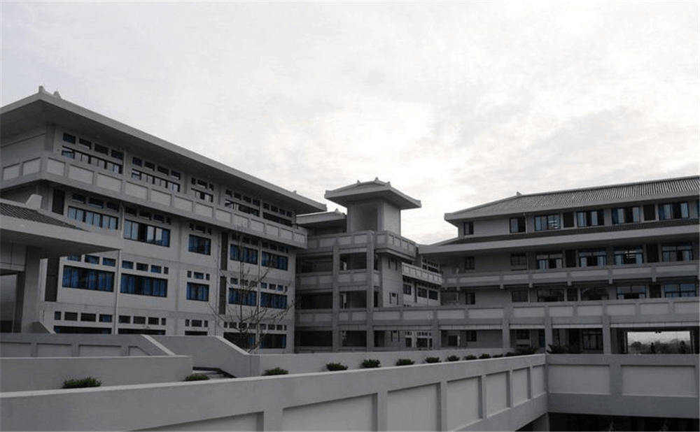 成都石室中學(xué)北湖校區(qū)的高中住宿怎么樣？