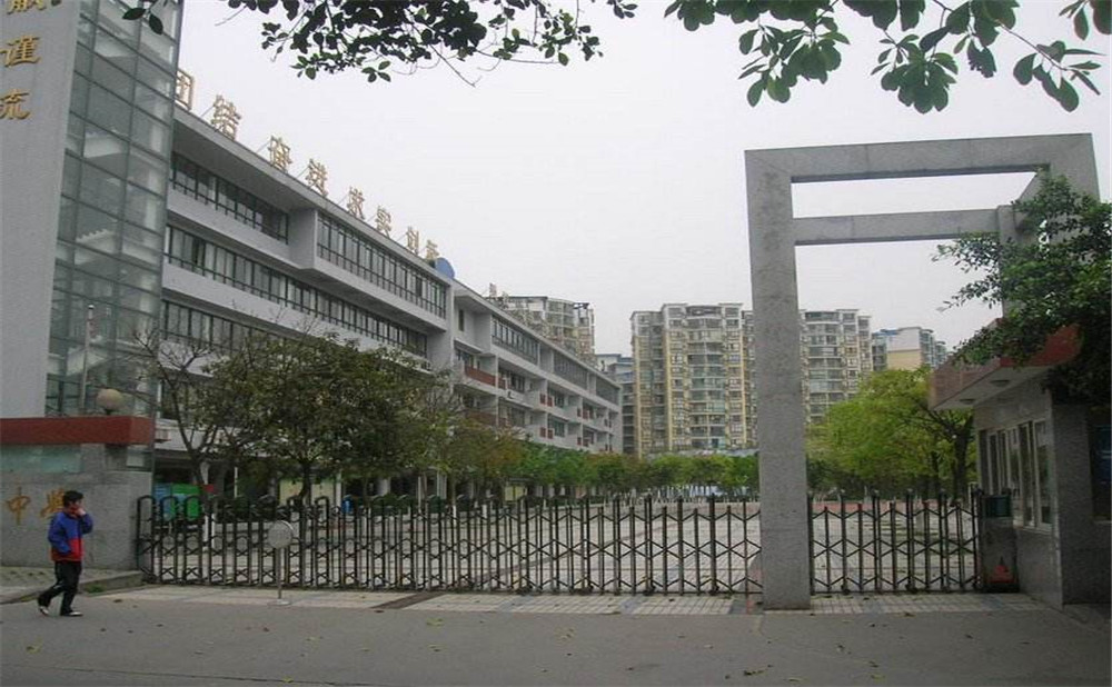 成都玉林中學(xué)的高中住宿怎么樣？
